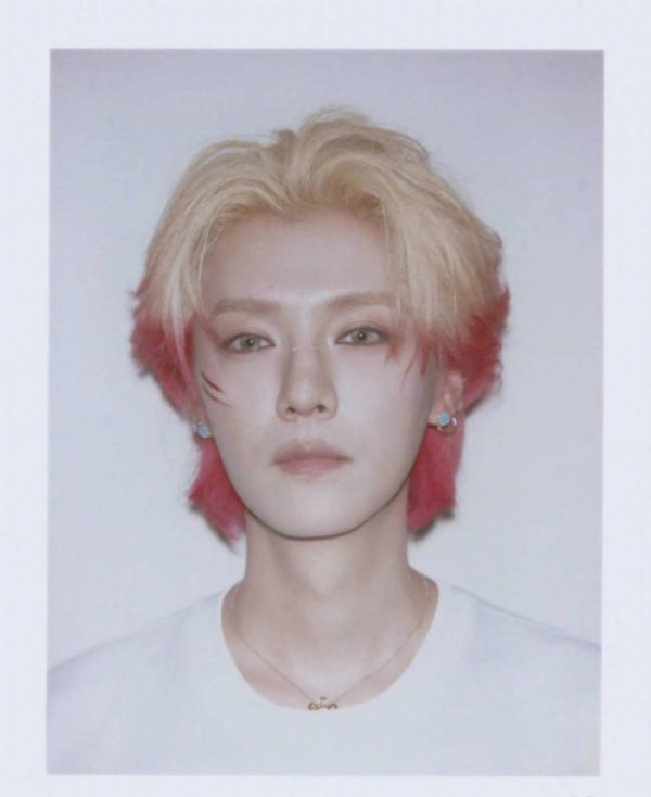 四川炒股配資 鹿晗“撕拉片”來了！一頭紅發(fā)帥得太權(quán)威